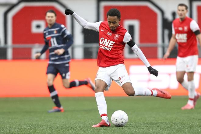 英超表现稳 英超表现稳